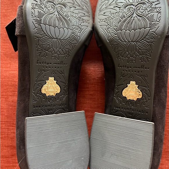 Bettye Muller brown suede loafers, size 8. Never worn - Picture 2 of 6